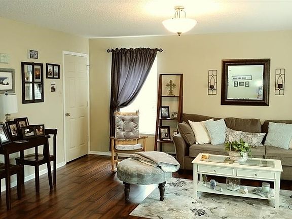 Enter into the lovely Living Room