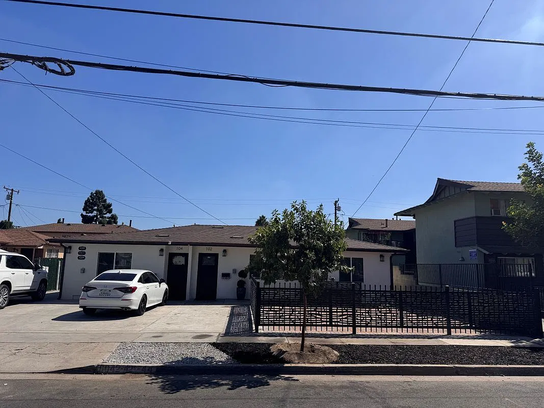 3 bed, 1.0 bath, 1000 sqft, $3,275 — Photo 2