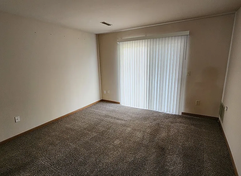 2 bed, 1.0 bath, $1,135 — Photo 9