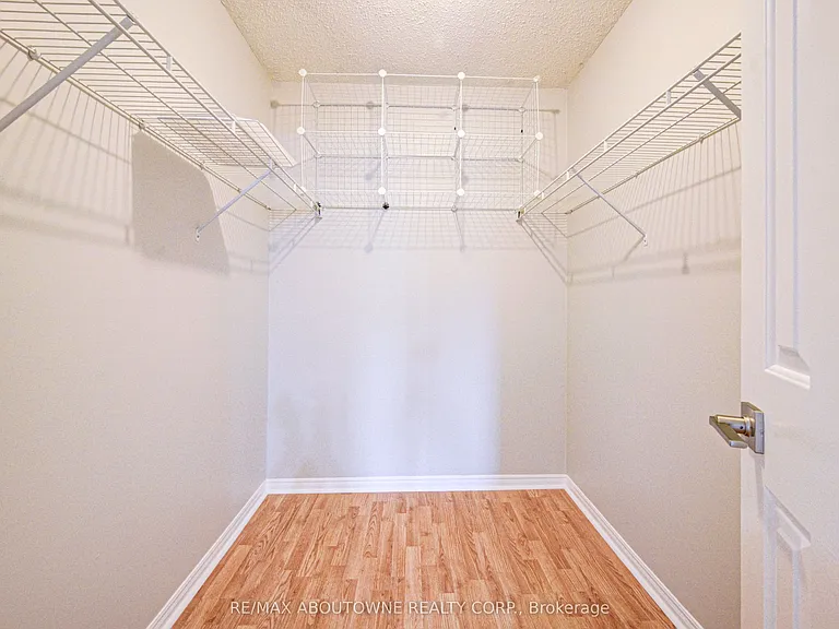 426 Parklane Rd — Photo 32