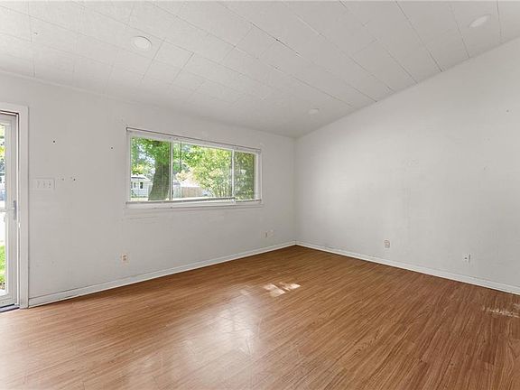 3rd image of 213 Remus Ln