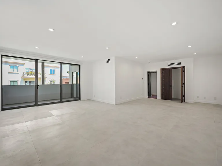 137 S Maple Dr #301 — Photo 6