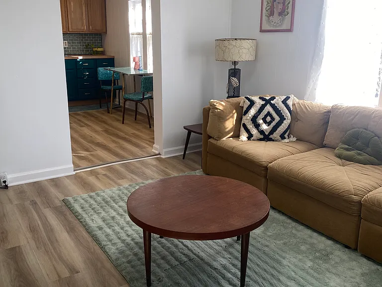 1821 S Maxwell St — Photo 3
