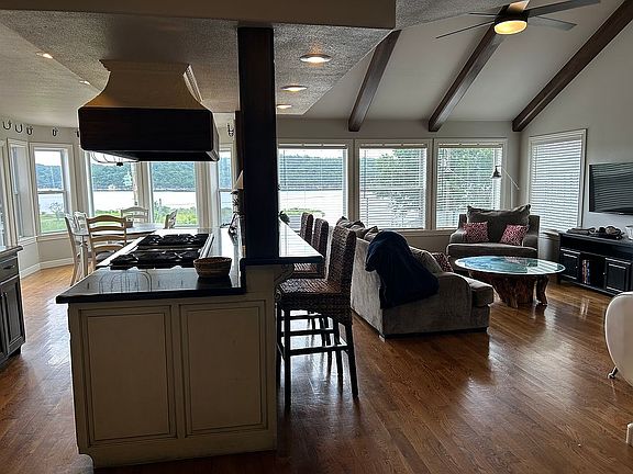4th image of 8271 S Lakeshore Dr
