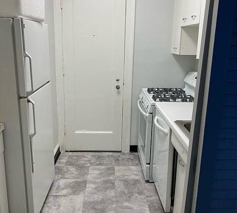 2nd image of 3270 N Lake Shore Dr #817