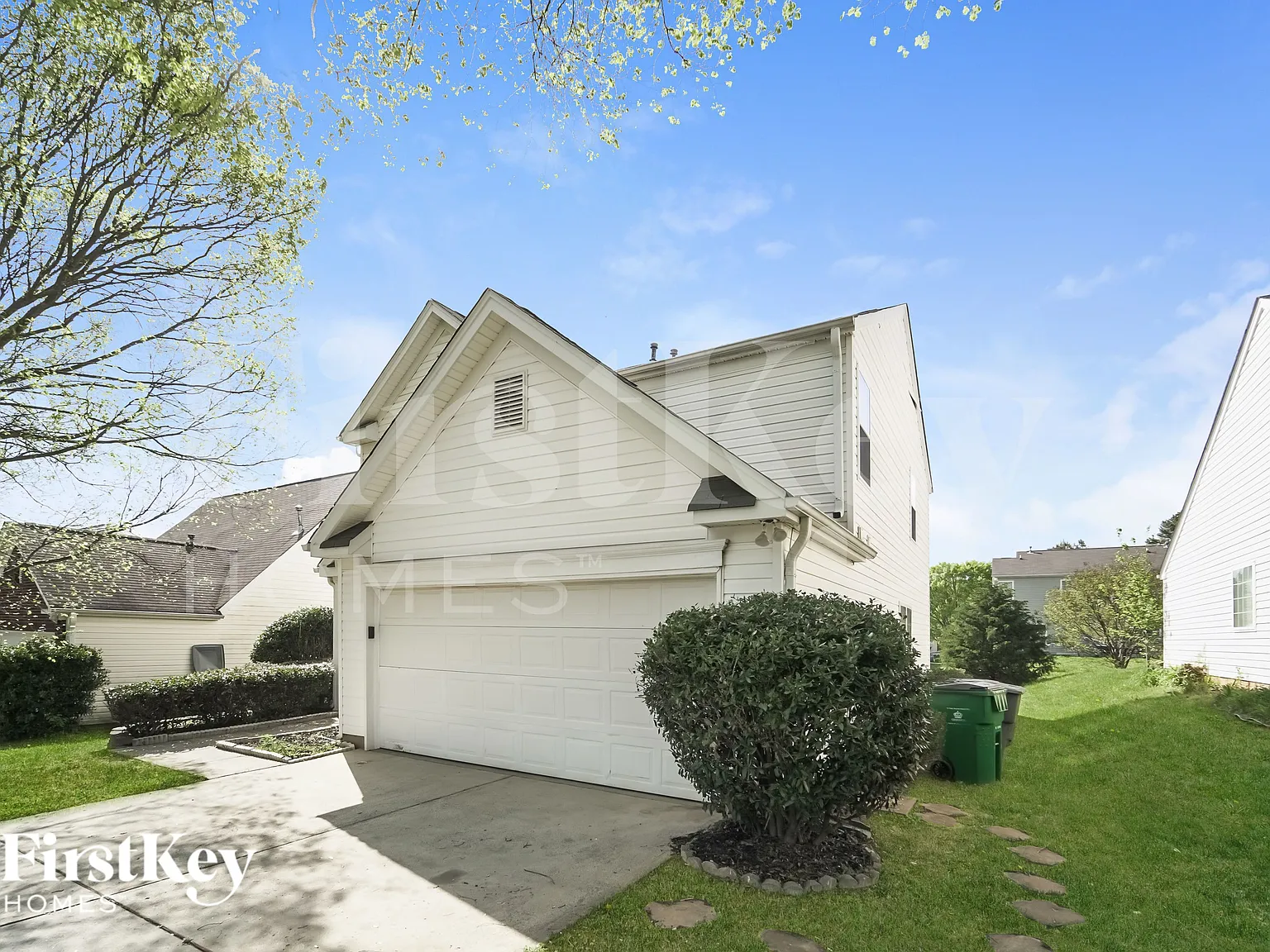 3 bed, 2.5 bath, 1817 sqft, $2,130 — Photo 3