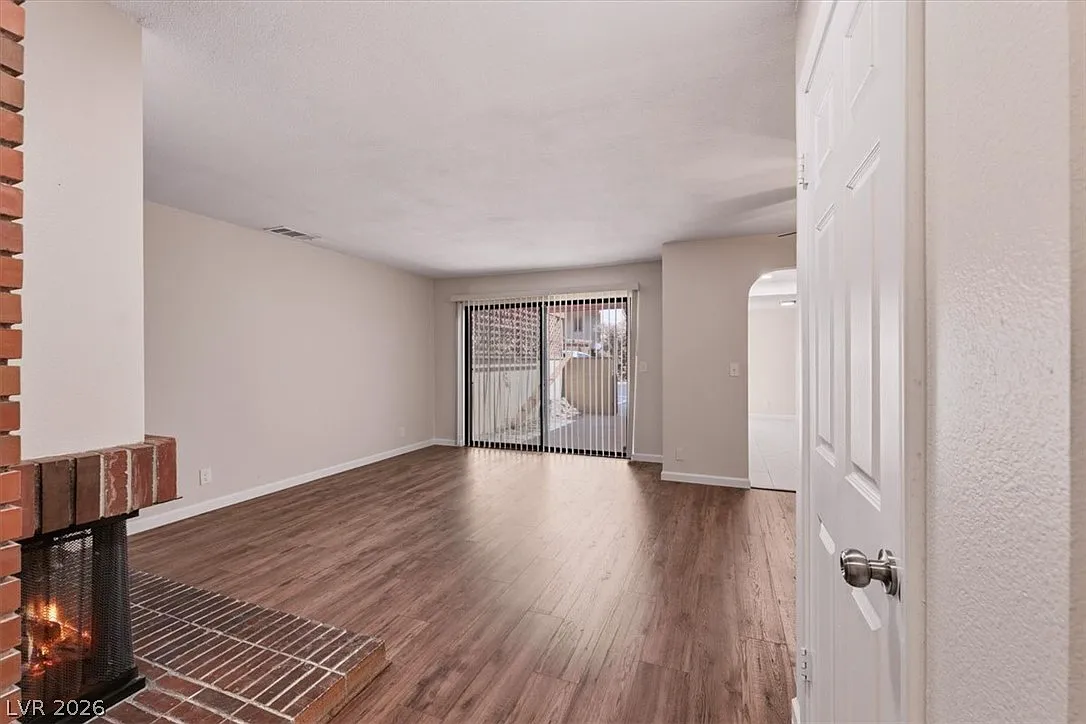 3 bed, 3.0 bath, 1488 sqft, $2,063 — Photo 4