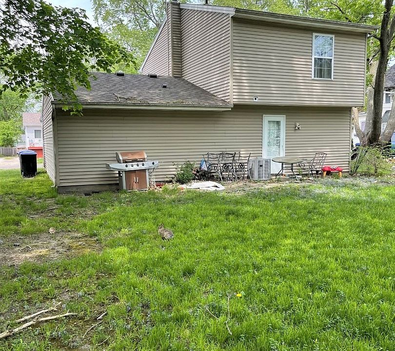 2nd image of 1305 N Oak St
