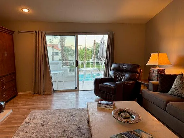 726 Vista Lago Dr N — Photo 8