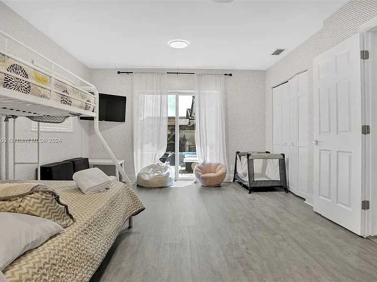 5220 NE 26th Ave — Photo 23