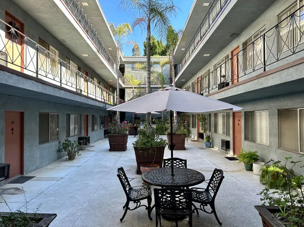 136 - Beachwood Plaza, 2200 N Beachwood Dr APT 206, Los Angeles, CA 90068