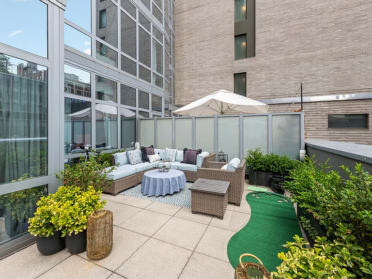 555 W 59th St #Townhouse 3C — Photo 15