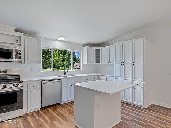 3rd image of 229 Pecan Grove Ln