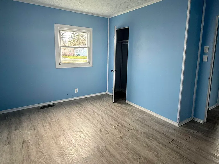 1026 McKinnie Ave — Photo 5