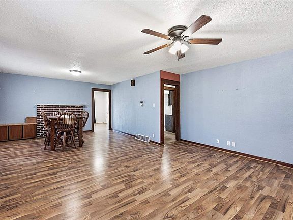 5th image of 406 4th St