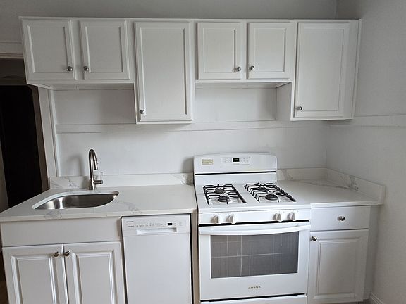 3rd image of 1936 W Estes Ave #2S