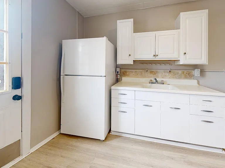 2550 Elyria Ave — Photo 50