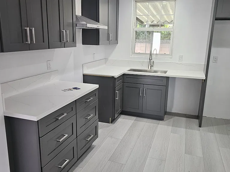 14732 Runnymede St — Photo 3