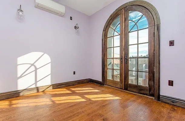 Rented by EXR | media 9