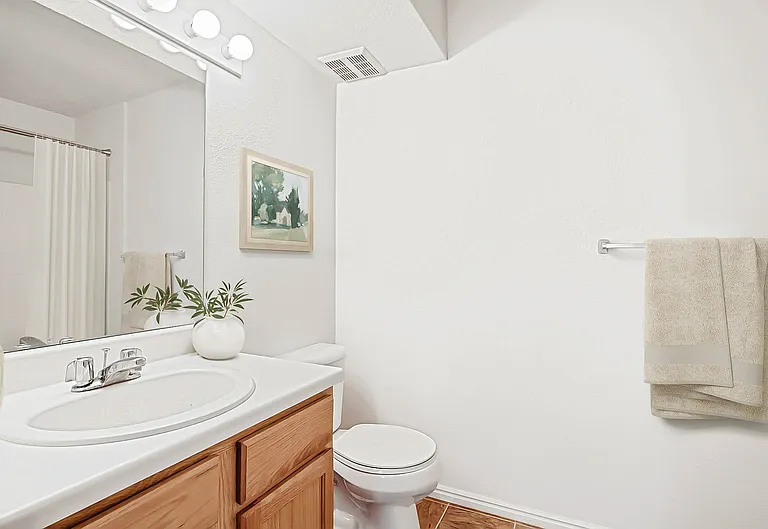 Rose Cove Apartment Homes — Photo 20