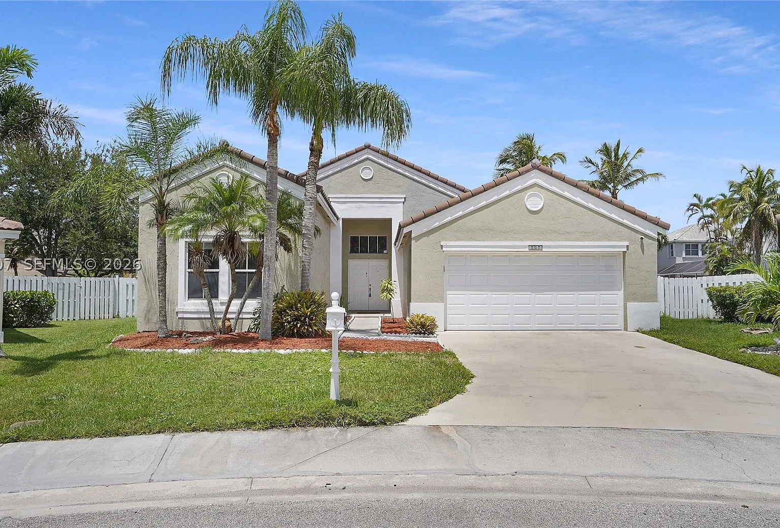 4 bed, 2.5 bath, 2055 sqft, $5,800 — Photo 3