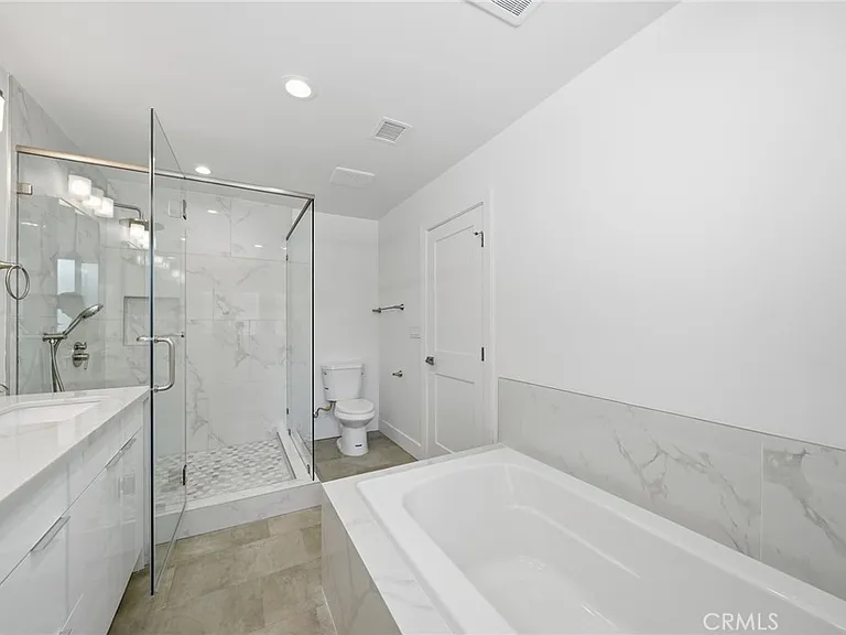 520 W Country Hls — Photo 20