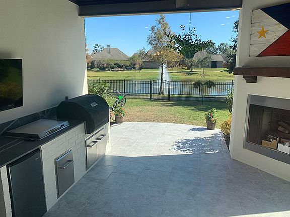 3rd image of 321 La Villa Cir