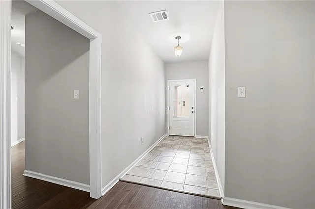 11056 Regency Ave — Photo 4
