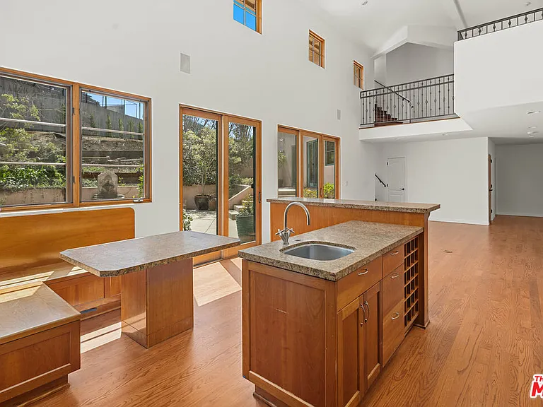 16820 W Sunset Blvd — Photo 27