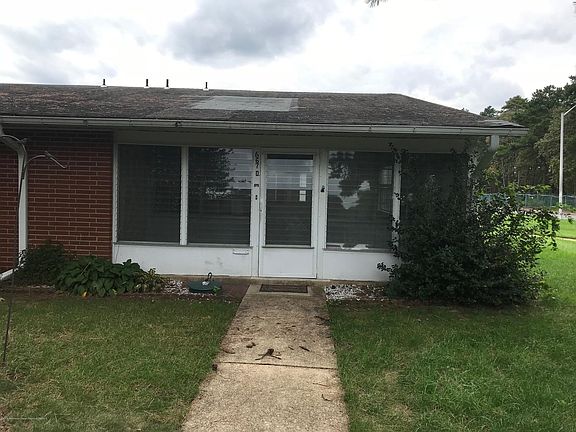 2nd image of 667D New Castle Ct #100D