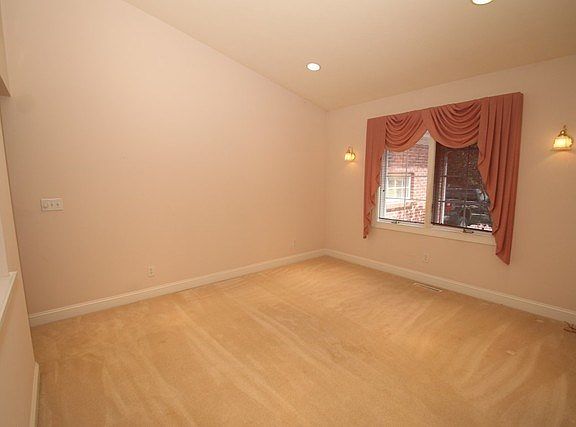 4th image of 223 Secretariats Way #0