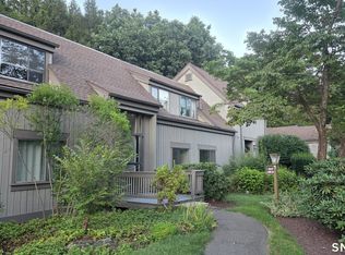 469 Heritage Vlg #B, Southbury, CT 06488