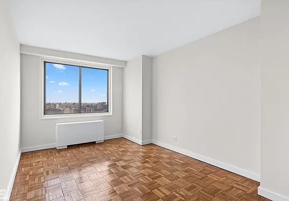 4th image of 3333 Henry Hudson Pkwy APT 19V
