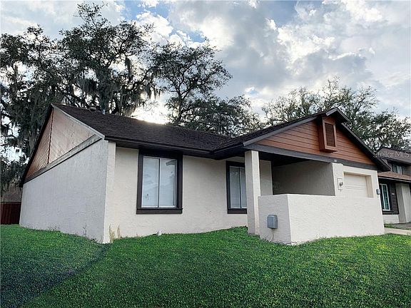 2nd image of 210 Clear Lake Cir