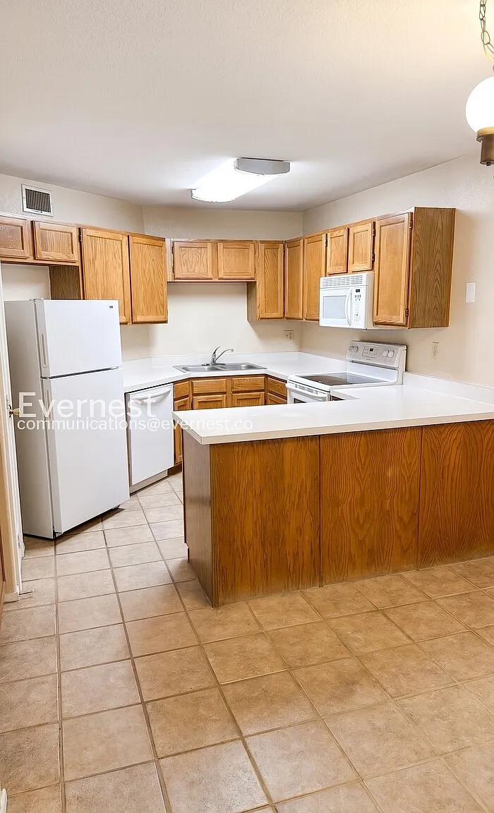 2 bed, 2.0 bath, 1056 sqft, $1,360 — Photo 4