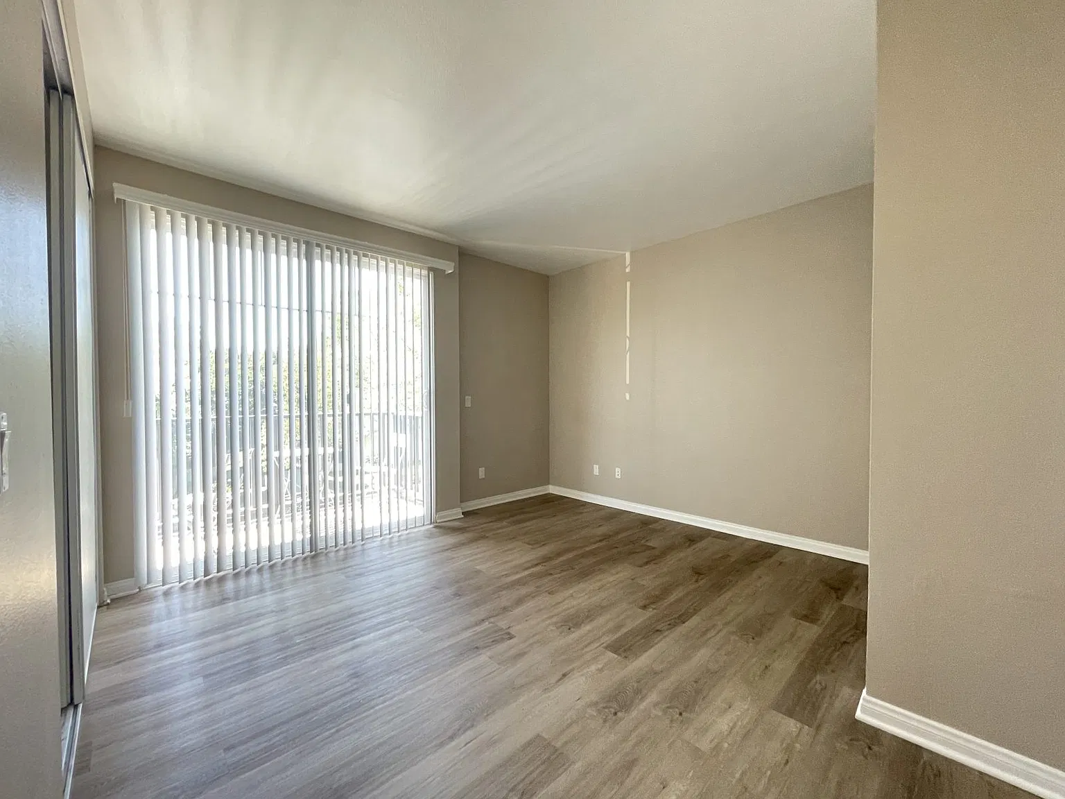 2 bed, 2.5 bath, 1200 sqft, $3,600 — Photo 4