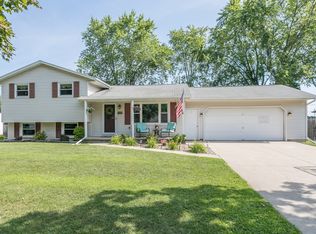 1120 Blue Ridge Dr, Green Bay, WI 54304