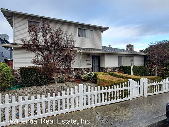 2nd image of 2825 Malabar Ave APT 4