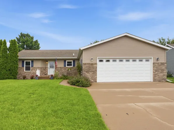 430 Michelle Ln, Walcott, IA 52773