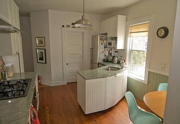 3rd image of 23 Leonard Ave #2