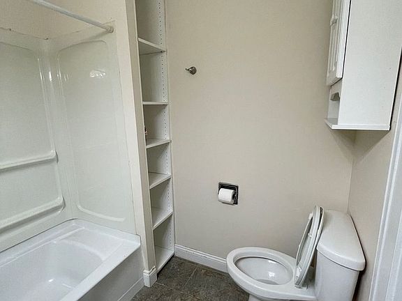5th image of 1318 Robinson St #1318