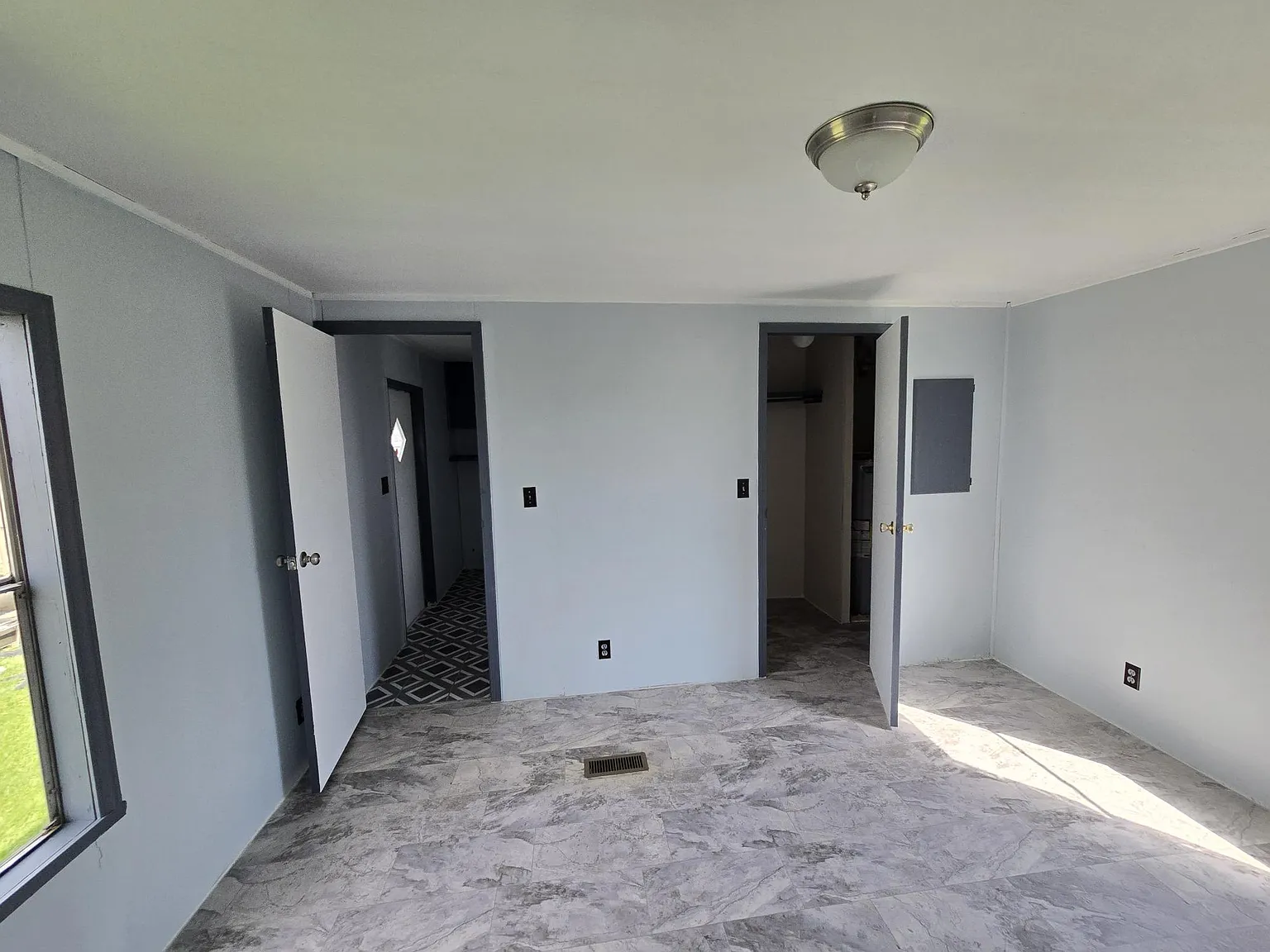 21727 Woodburn Rd — Photo 3