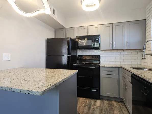 Anic Crossings, 405 S Geyer Rd #Ace0e9732, Saint Louis, MO 63122