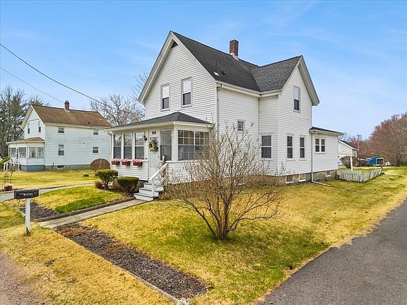 3rd image of 969 Somerset Ave