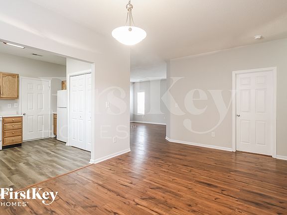 3rd image of 7207 Parklake Pl