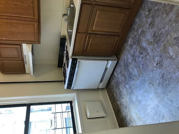 3rd image of 3118 35th St APT 1A