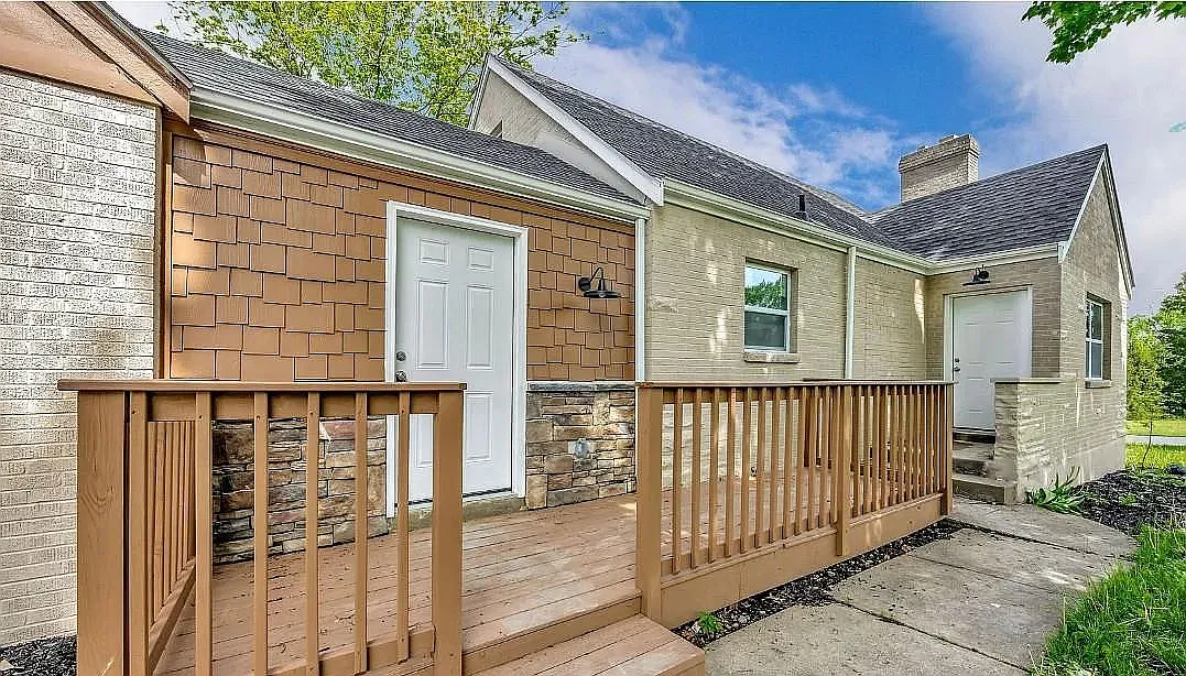 3 bed, 966 sqft, $2,300 — Photo 2