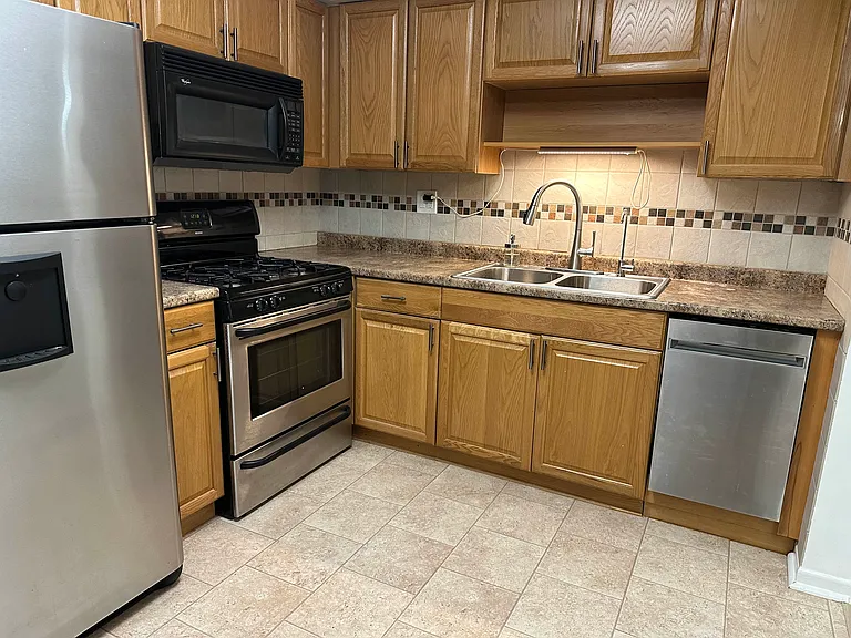 5231 N East River Rd #1M — Photo 4
