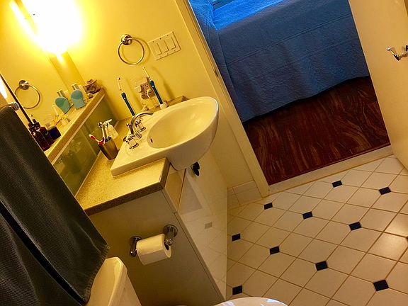 5th image of 801 King St APT 1706