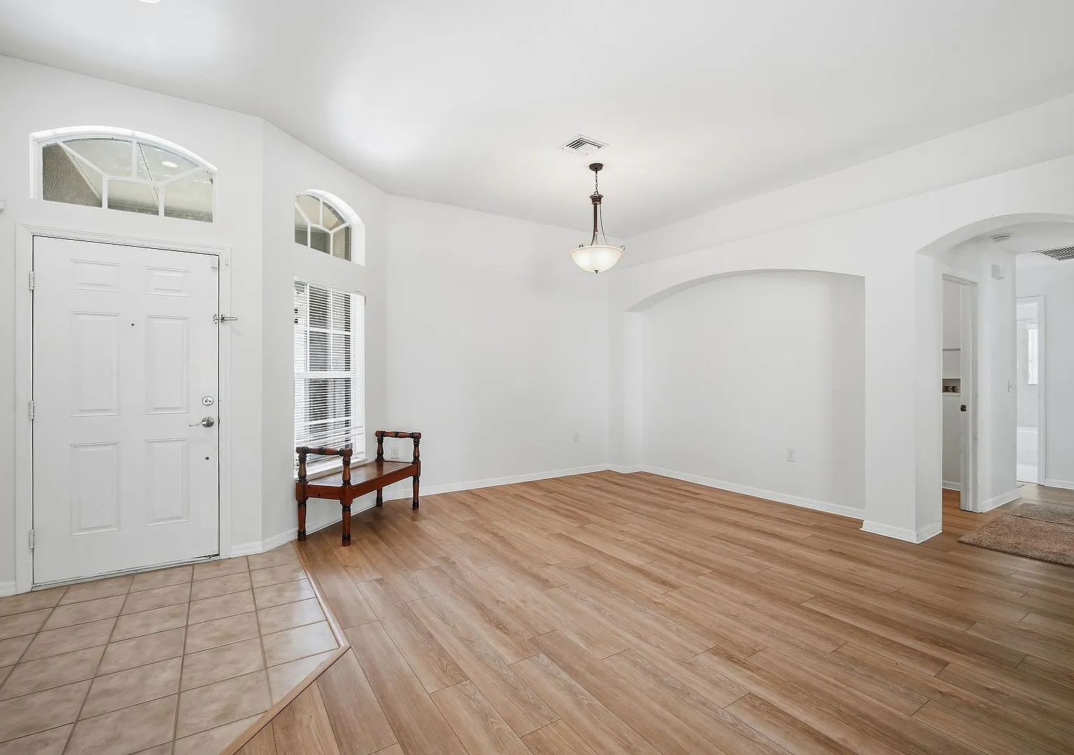Gorgeous 4/3 Home — Photo 4